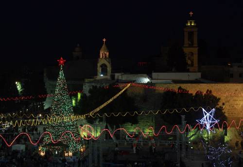 Hàng ngàn người tràn về nơi Chúa Jesus giáng trần