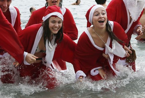 Hàng ngàn người tràn về nơi Chúa Jesus giáng trần