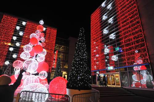 Hàng ngàn người tràn về nơi Chúa Jesus giáng trần