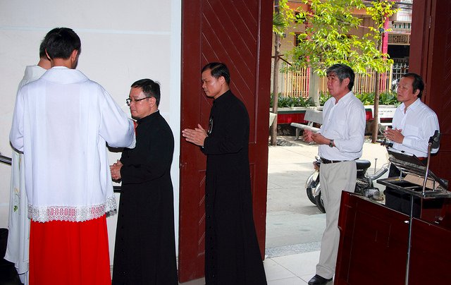 27823245872_f1a40c0b18_z