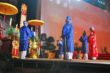 http://conggiao.info/pic/news/2011/12/16-nghi-thuc-kinh-nho-to-tien.jpg