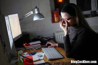 Nhieu nguoi tre dot quy vi om may tinh dien thoai suot ngay 1 1559527768 661 width600height400 Rất nhiều người trẻ đột quỵ v� d�ng m�y t�nh, điện thoại theo c�ch n�y