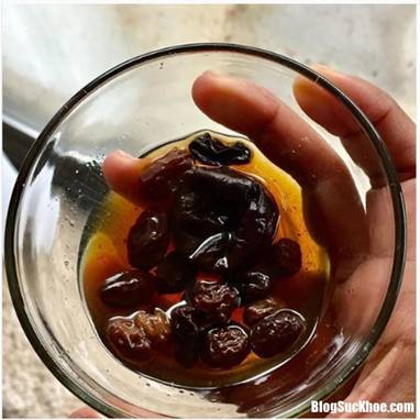 cong dung tuyet voi khi uong nuoc nho kho sau khi thuc day capture 1555405558 795 width640height640 Nước nho kh� thải độc cơ thể v� cholesterol xấu v� c�ng hiệu quả