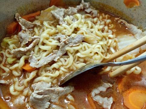 T�c hại m� ăn liền g�y cho cơ thể: � kiến từ chuy�n gia - ảnh 2