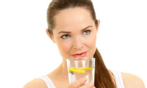 Reasons to Drink Warm Water with Lemon and Honey in the Morning