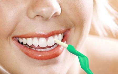 tay-trang-rang-con-dao-hai-luoi