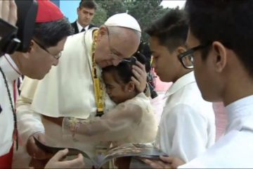 http://www.vietcatholic.net/pics/PopeandPalomar2015011801.jpg